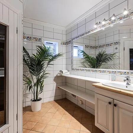 Tinden Apartment *